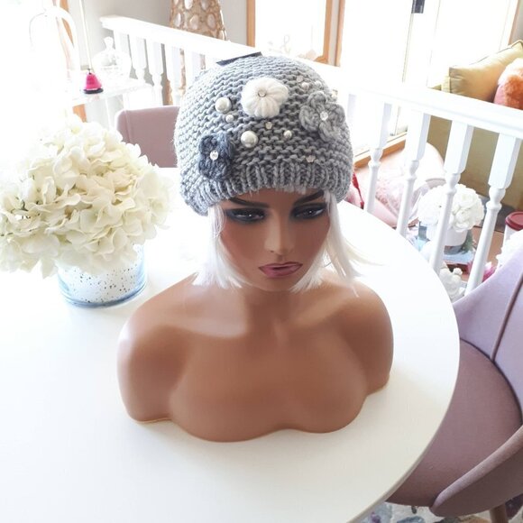 NWT Gelso Bianco grey faux pearl & gem beanie - Picture 7 of 10